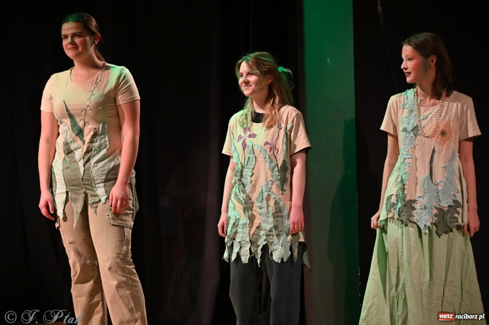 Zdjęcie w galerii na portalu naszraciborz.pl: Magia teatru na scenie MDK. Dwa spektakle Czwartej ściany wiadomości z regionu