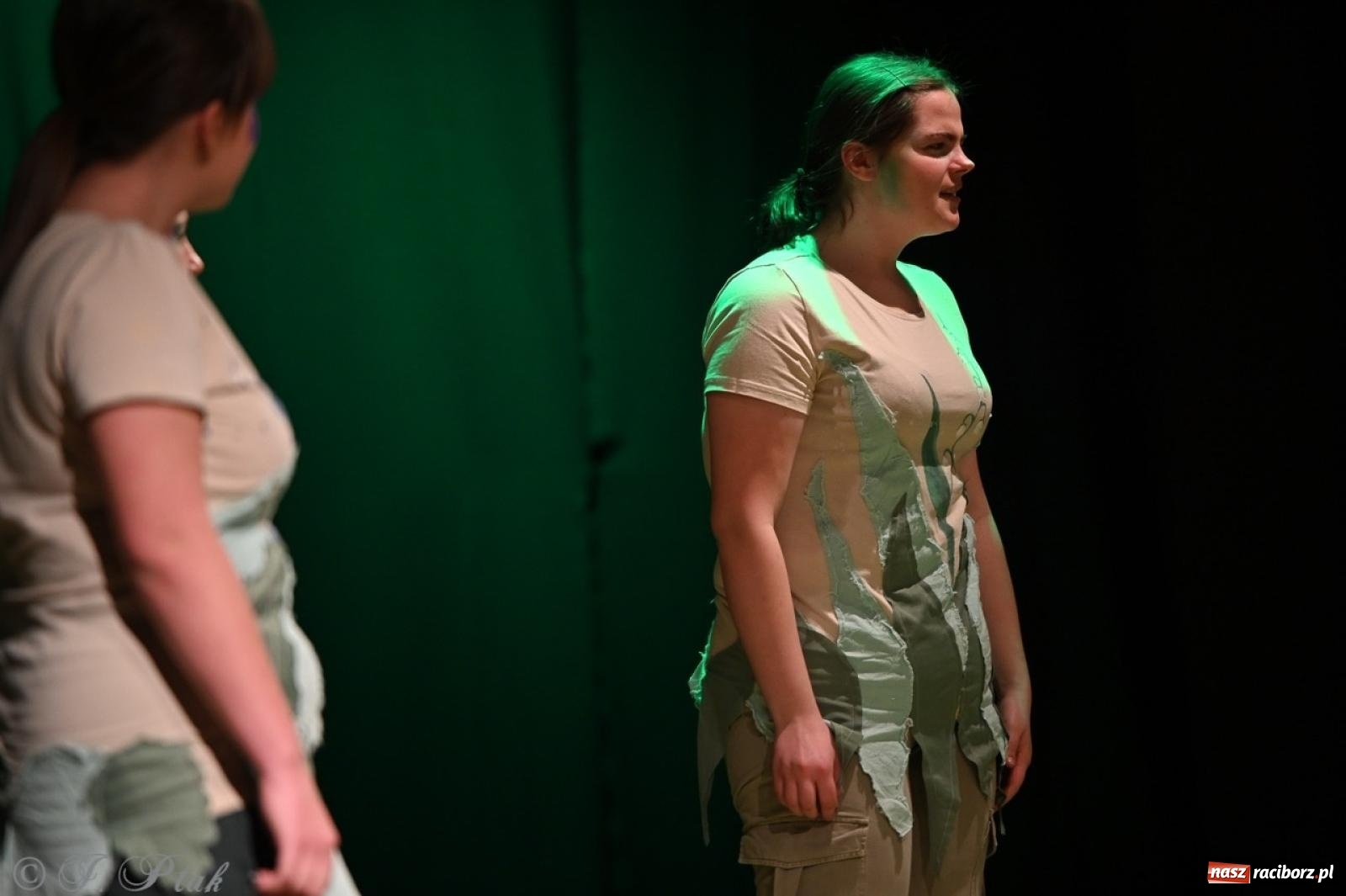 Zdjęcie w galerii na portalu naszraciborz.pl: Magia teatru na scenie MDK. Dwa spektakle Czwartej ściany wiadomości z regionu