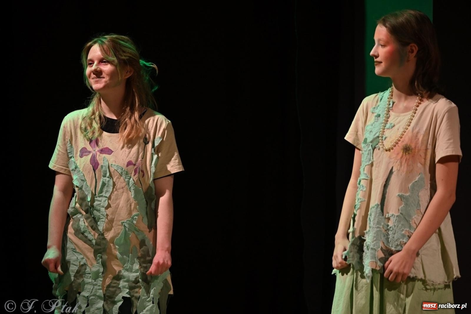 Zdjęcie w galerii na portalu naszraciborz.pl: Magia teatru na scenie MDK. Dwa spektakle Czwartej ściany wiadomości z regionu