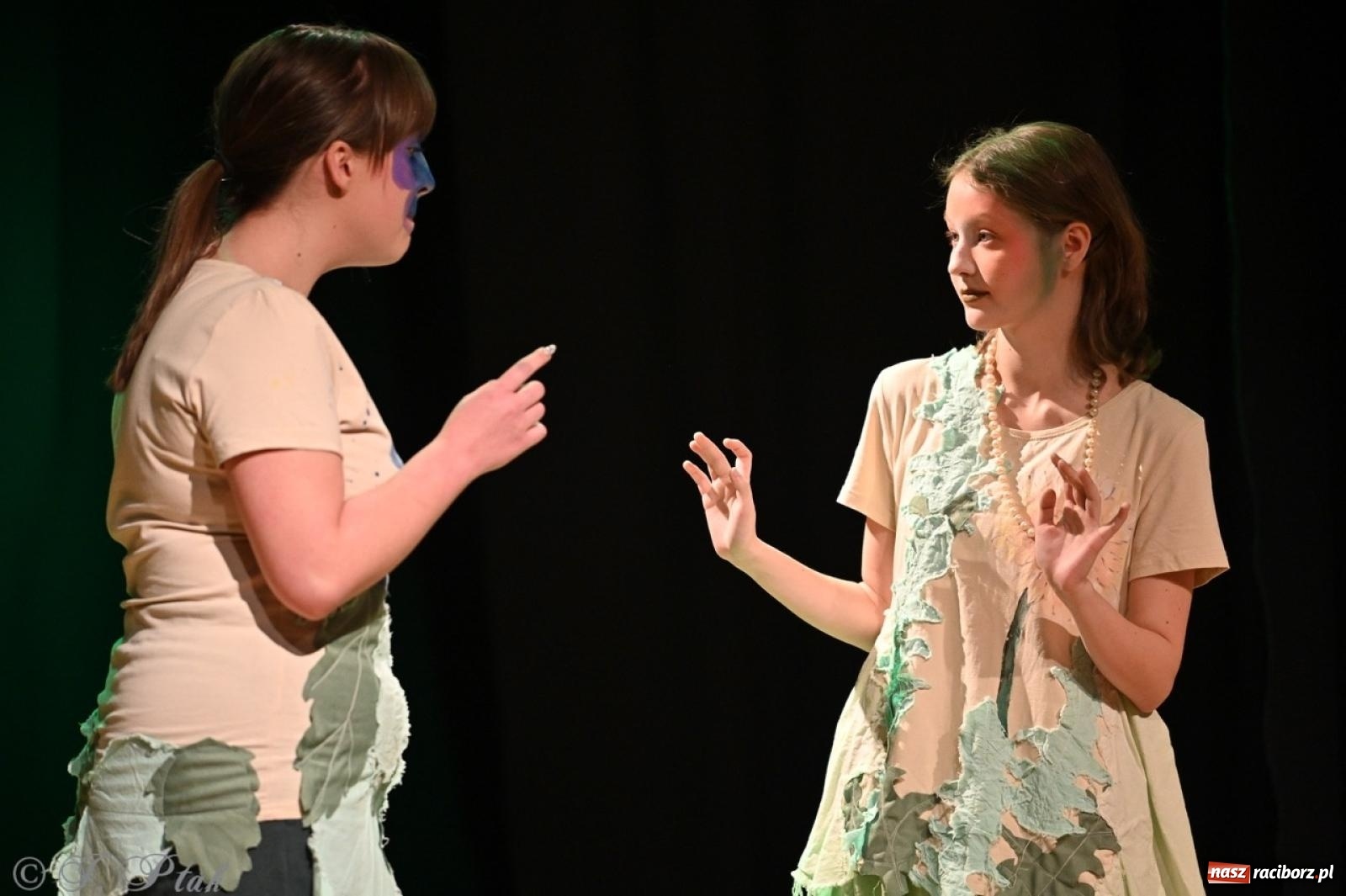 Zdjęcie w galerii na portalu naszraciborz.pl: Magia teatru na scenie MDK. Dwa spektakle Czwartej ściany wiadomości z regionu