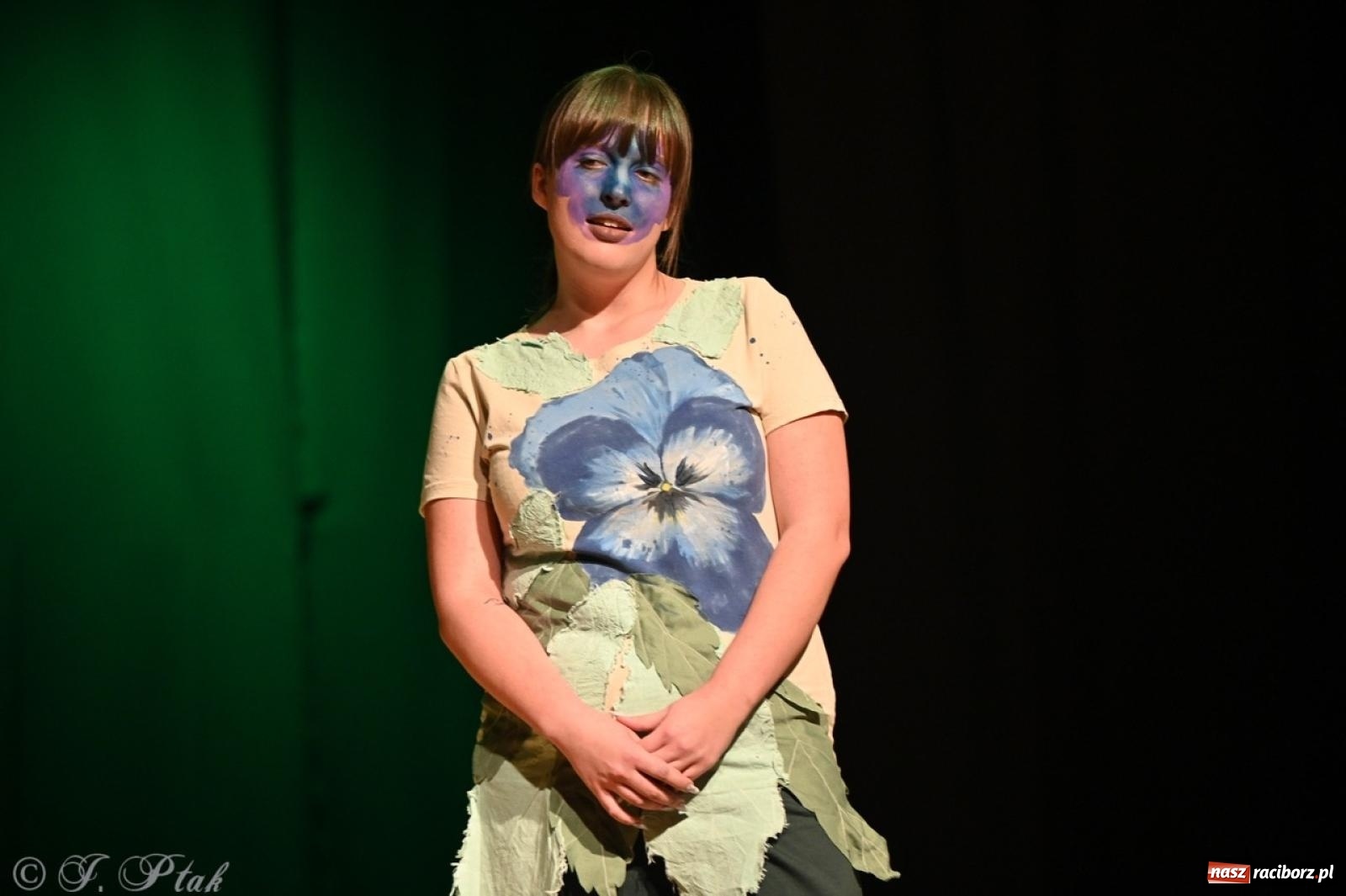 Zdjęcie w galerii na portalu naszraciborz.pl: Magia teatru na scenie MDK. Dwa spektakle Czwartej ściany wiadomości z regionu