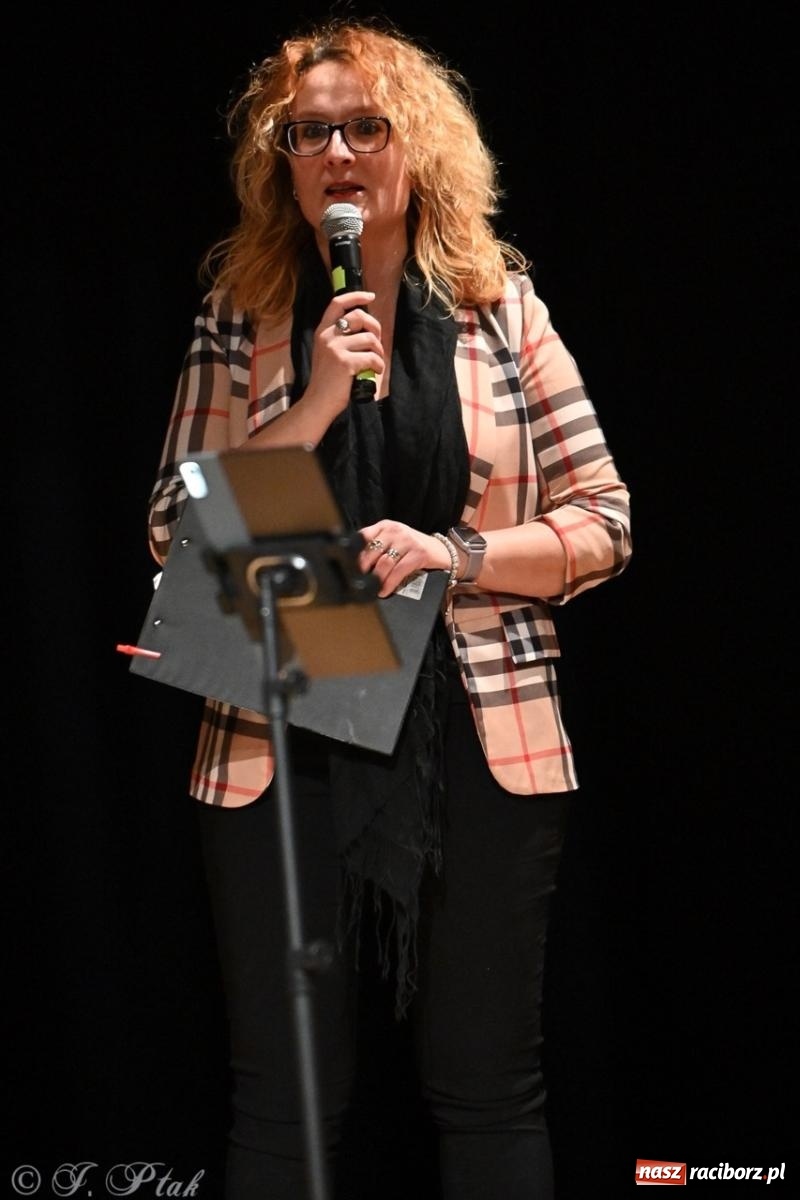 Zdjęcie w galerii na portalu naszraciborz.pl: Magia teatru na scenie MDK. Dwa spektakle Czwartej ściany wiadomości z regionu