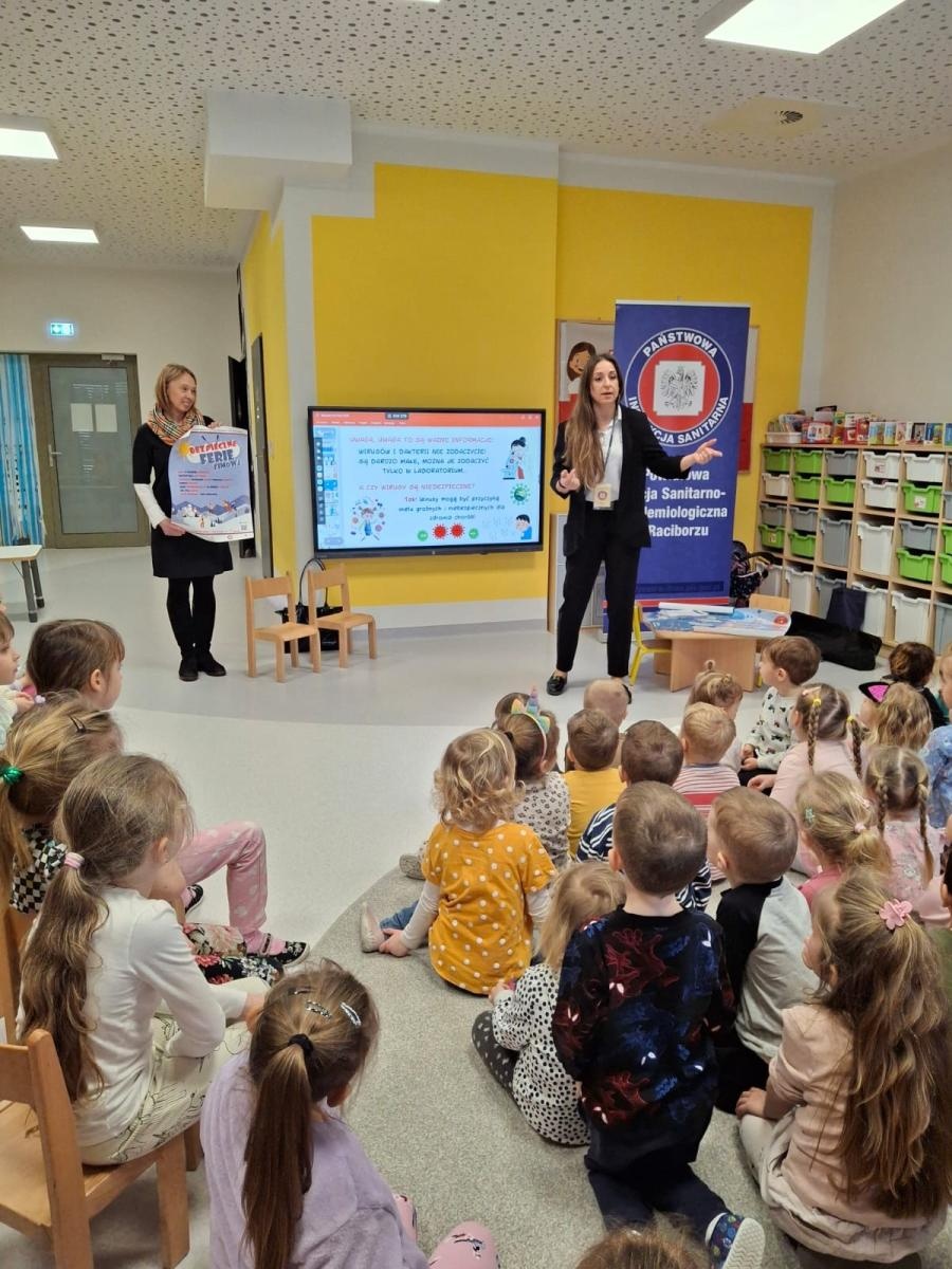 Zdjęcie w galerii na portalu naszraciborz.pl: Bezpieczne Ferie 2025 – raciborski Sanepid edukuje najmłodszych wiadomości z regionu