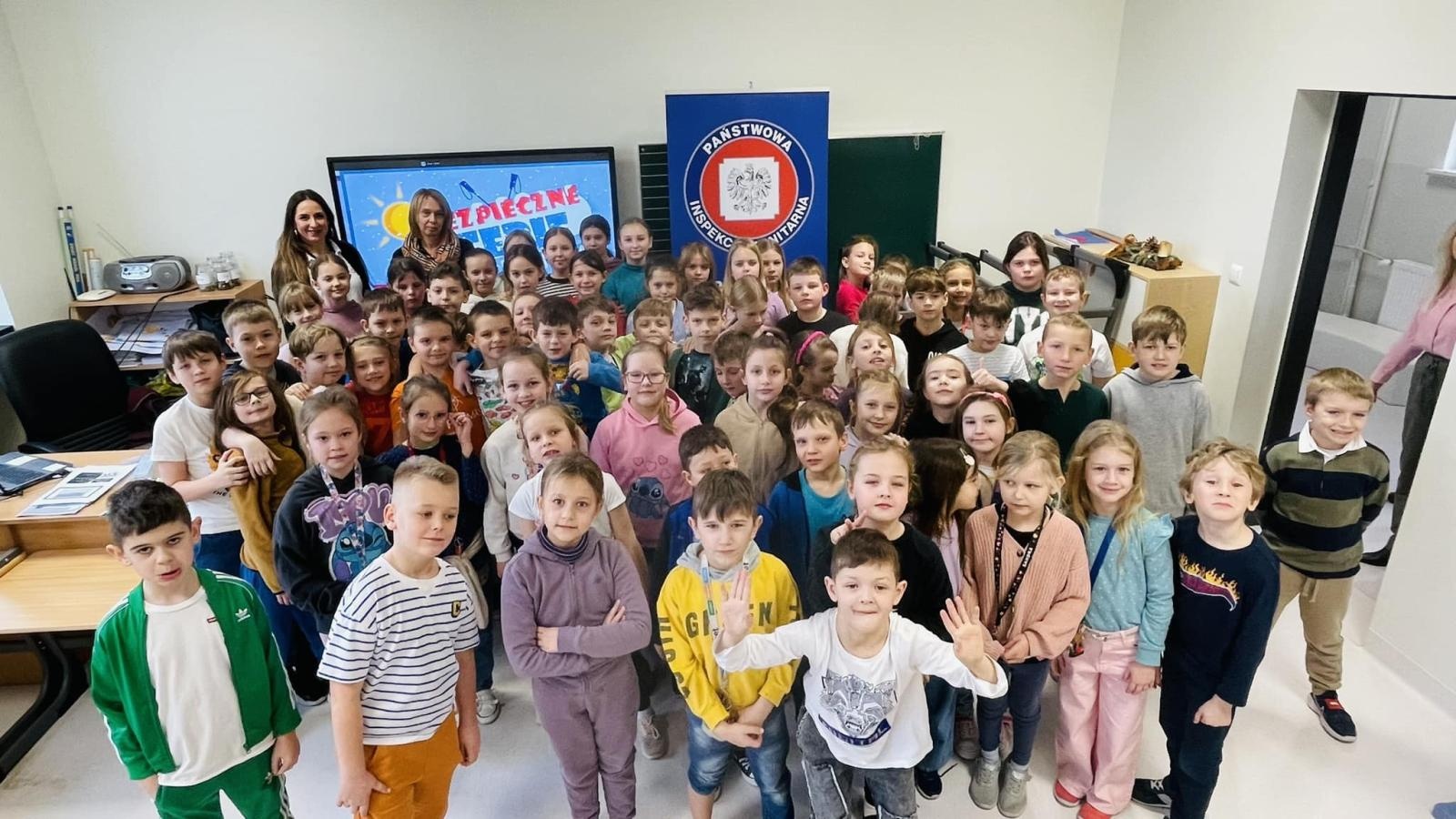 Zdjęcie w galerii na portalu naszraciborz.pl: Bezpieczne Ferie 2025 – raciborski Sanepid edukuje najmłodszych wiadomości z regionu