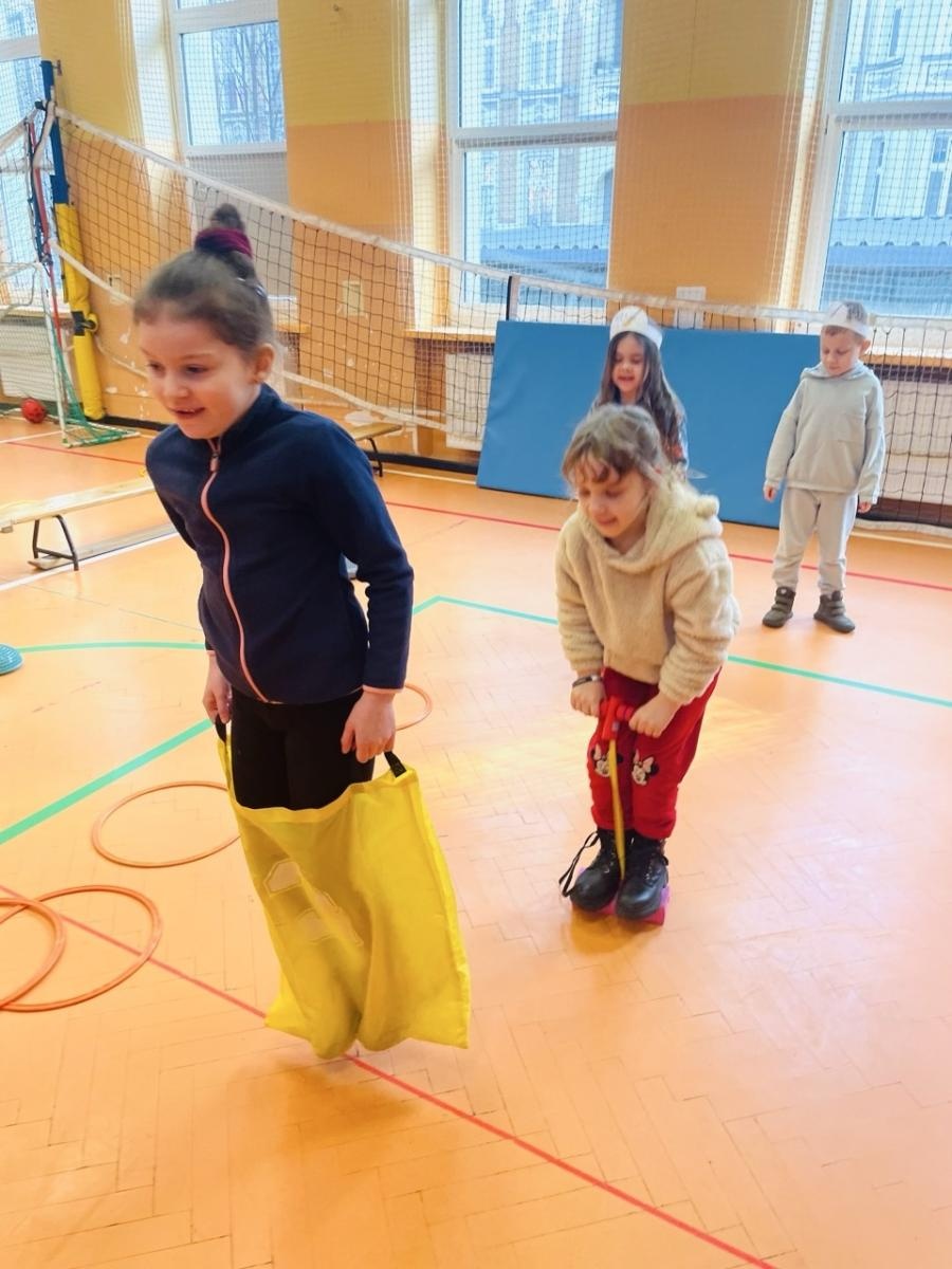 Zdjęcie w galerii na portalu naszraciborz.pl: Dni Otwarte w Szkole Podstawowej nr 13 – pierwszoklasiści poznali szkołę wiadomości z regionu