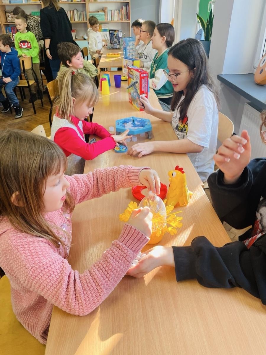 Zdjęcie w galerii na portalu naszraciborz.pl: Dni Otwarte w Szkole Podstawowej nr 13 – pierwszoklasiści poznali szkołę wiadomości z regionu