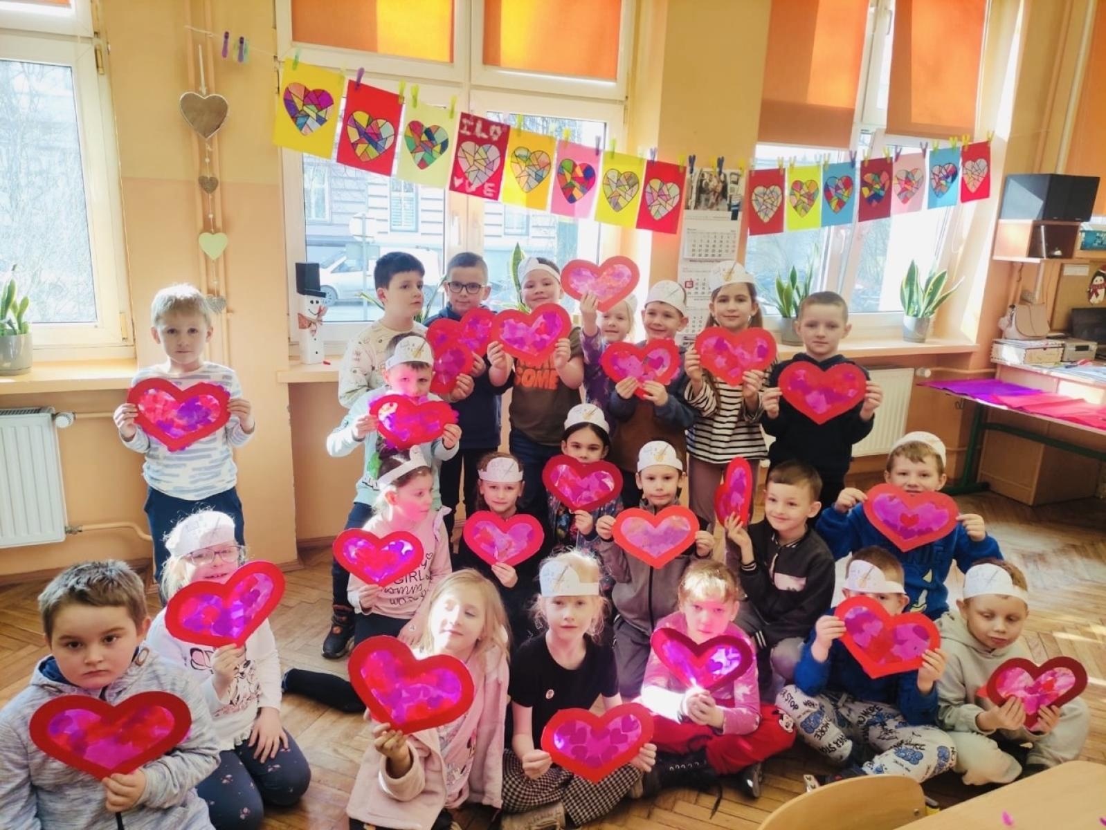 Zdjęcie w galerii na portalu naszraciborz.pl: Dni Otwarte w Szkole Podstawowej nr 13 – pierwszoklasiści poznali szkołę wiadomości z regionu