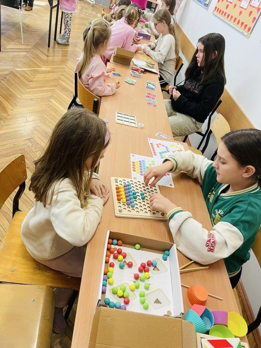 Zdjęcie w galerii na portalu naszraciborz.pl: Dni Otwarte w Szkole Podstawowej nr 13 – pierwszoklasiści poznali szkołę wiadomości z regionu