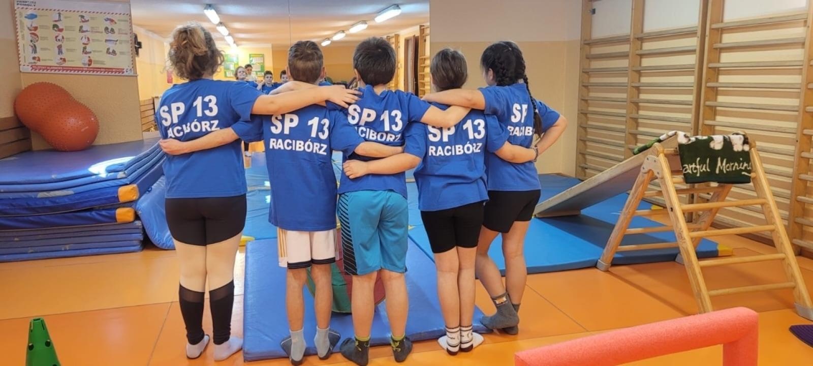 Zdjęcie w galerii na portalu naszraciborz.pl: Dni Otwarte w Szkole Podstawowej nr 13 – pierwszoklasiści poznali szkołę wiadomości z regionu