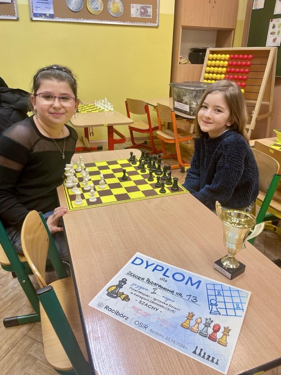 Zdjęcie w galerii na portalu naszraciborz.pl: Dni Otwarte w Szkole Podstawowej nr 13 – pierwszoklasiści poznali szkołę wiadomości z regionu