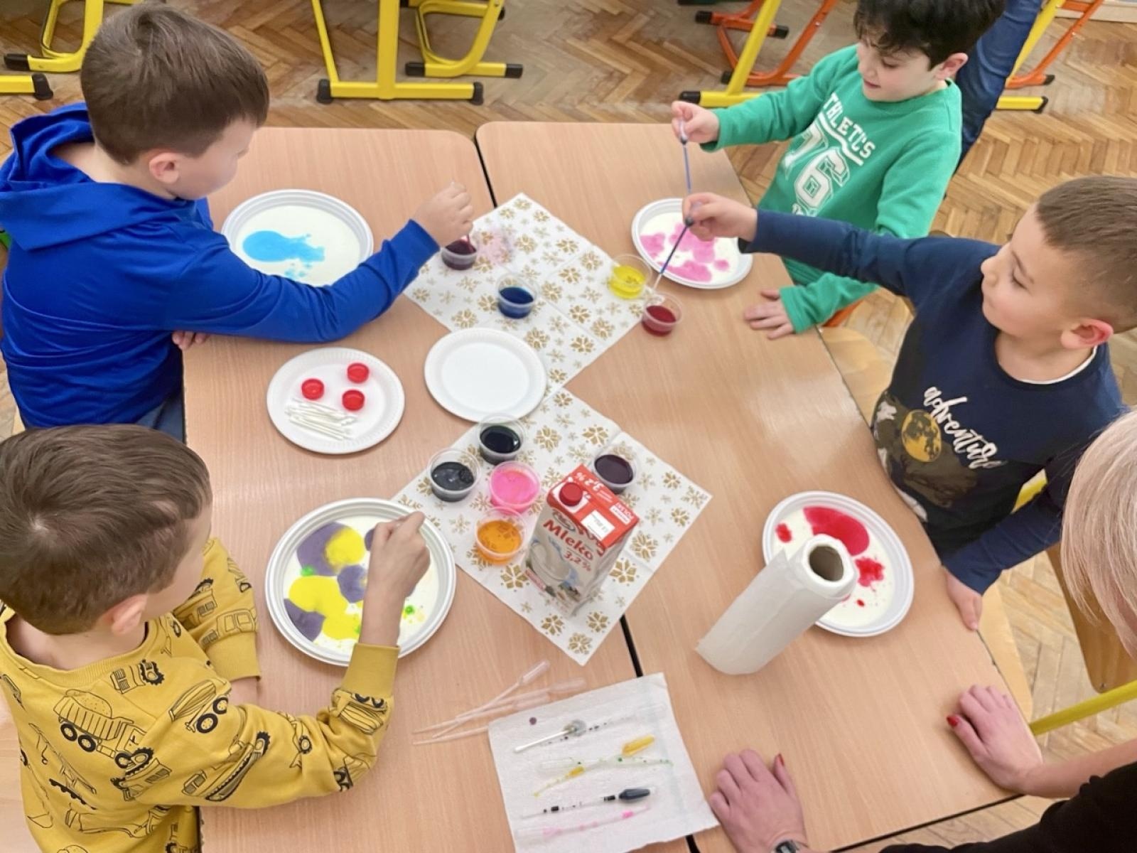 Zdjęcie w galerii na portalu naszraciborz.pl: Dni Otwarte w Szkole Podstawowej nr 13 – pierwszoklasiści poznali szkołę wiadomości z regionu