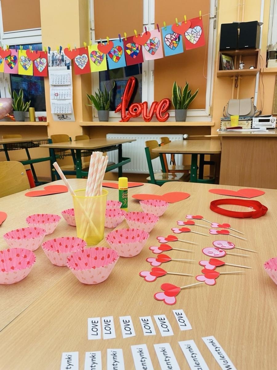 Zdjęcie w galerii na portalu naszraciborz.pl: Dni Otwarte w Szkole Podstawowej nr 13 – pierwszoklasiści poznali szkołę wiadomości z regionu