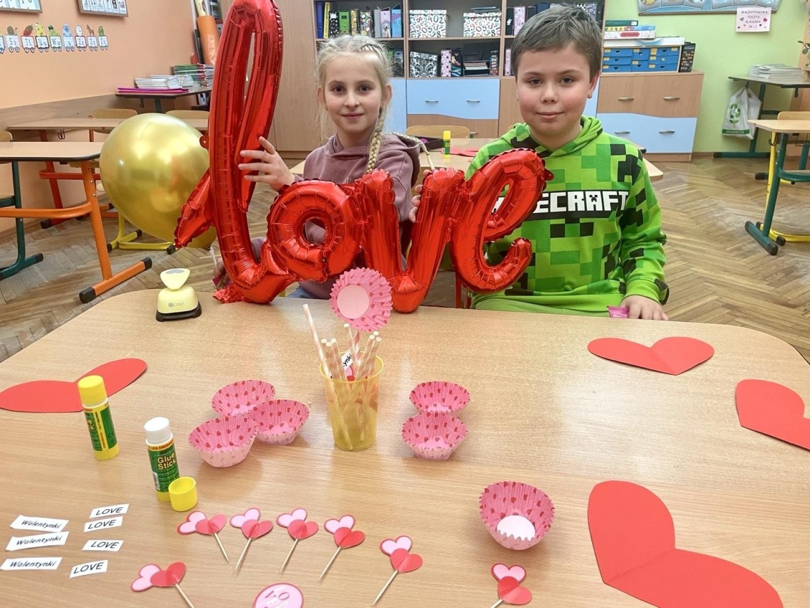 Zdjęcie w galerii na portalu naszraciborz.pl: Dni Otwarte w Szkole Podstawowej nr 13 – pierwszoklasiści poznali szkołę wiadomości z regionu