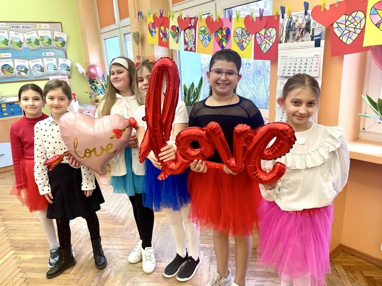 Zdjęcie w galerii na portalu naszraciborz.pl: Dni Otwarte w Szkole Podstawowej nr 13 – pierwszoklasiści poznali szkołę wiadomości z regionu