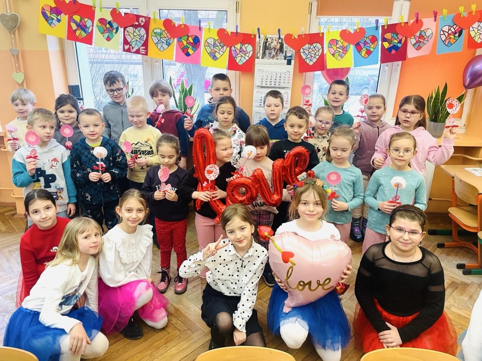 Zdjęcie w galerii na portalu naszraciborz.pl: Dni Otwarte w Szkole Podstawowej nr 13 – pierwszoklasiści poznali szkołę wiadomości z regionu