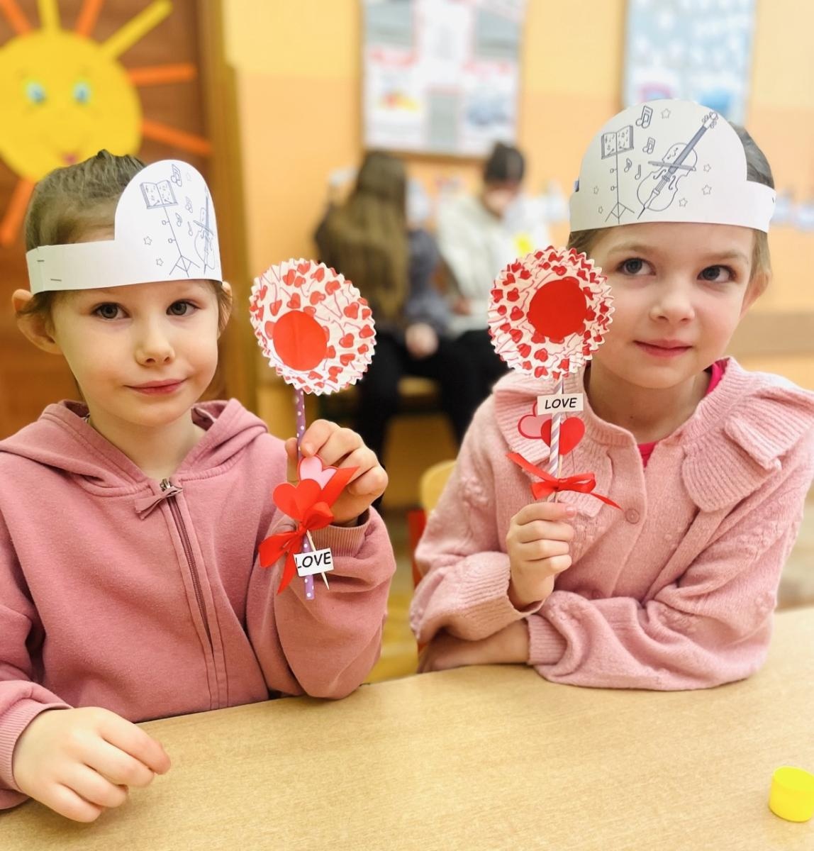 Zdjęcie w galerii na portalu naszraciborz.pl: Dni Otwarte w Szkole Podstawowej nr 13 – pierwszoklasiści poznali szkołę wiadomości z regionu