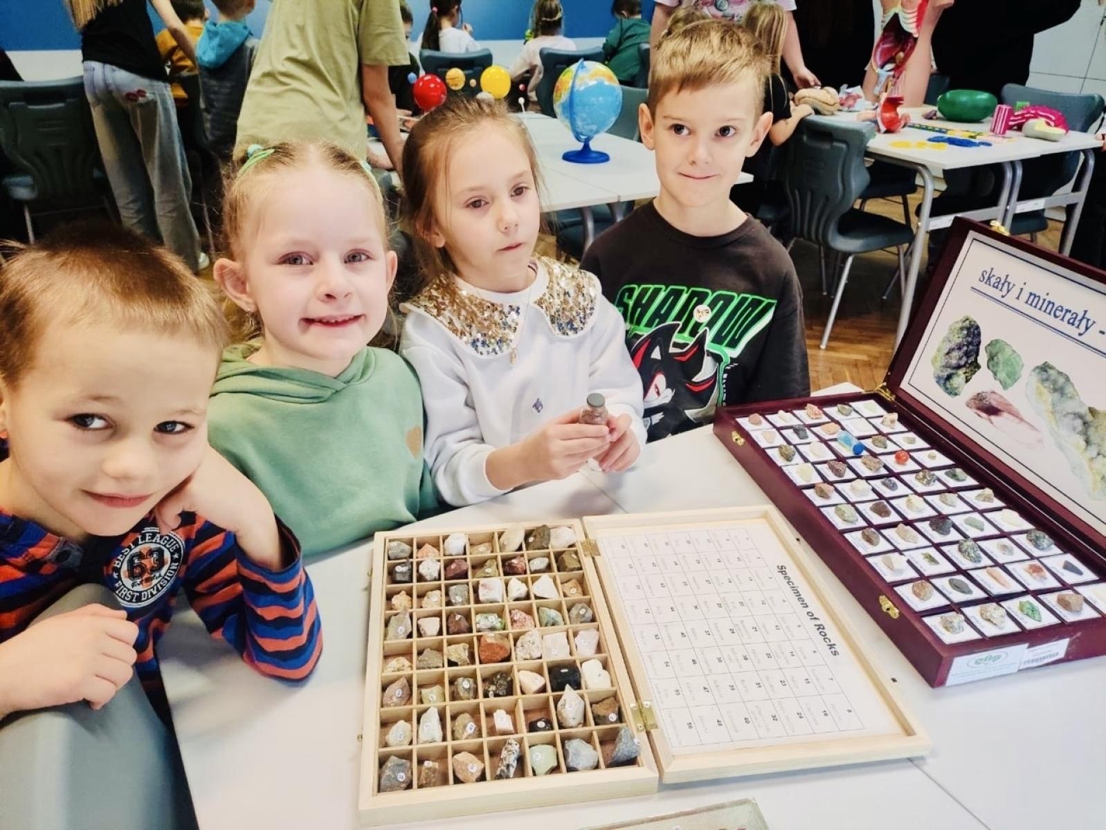 Zdjęcie w galerii na portalu naszraciborz.pl: Dni Otwarte w Szkole Podstawowej nr 13 – pierwszoklasiści poznali szkołę wiadomości z regionu