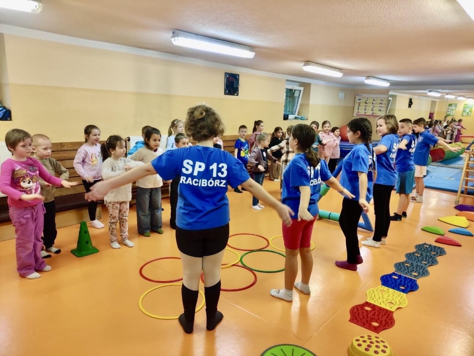 Zdjęcie w galerii na portalu naszraciborz.pl: Dni Otwarte w Szkole Podstawowej nr 13 – pierwszoklasiści poznali szkołę wiadomości z regionu