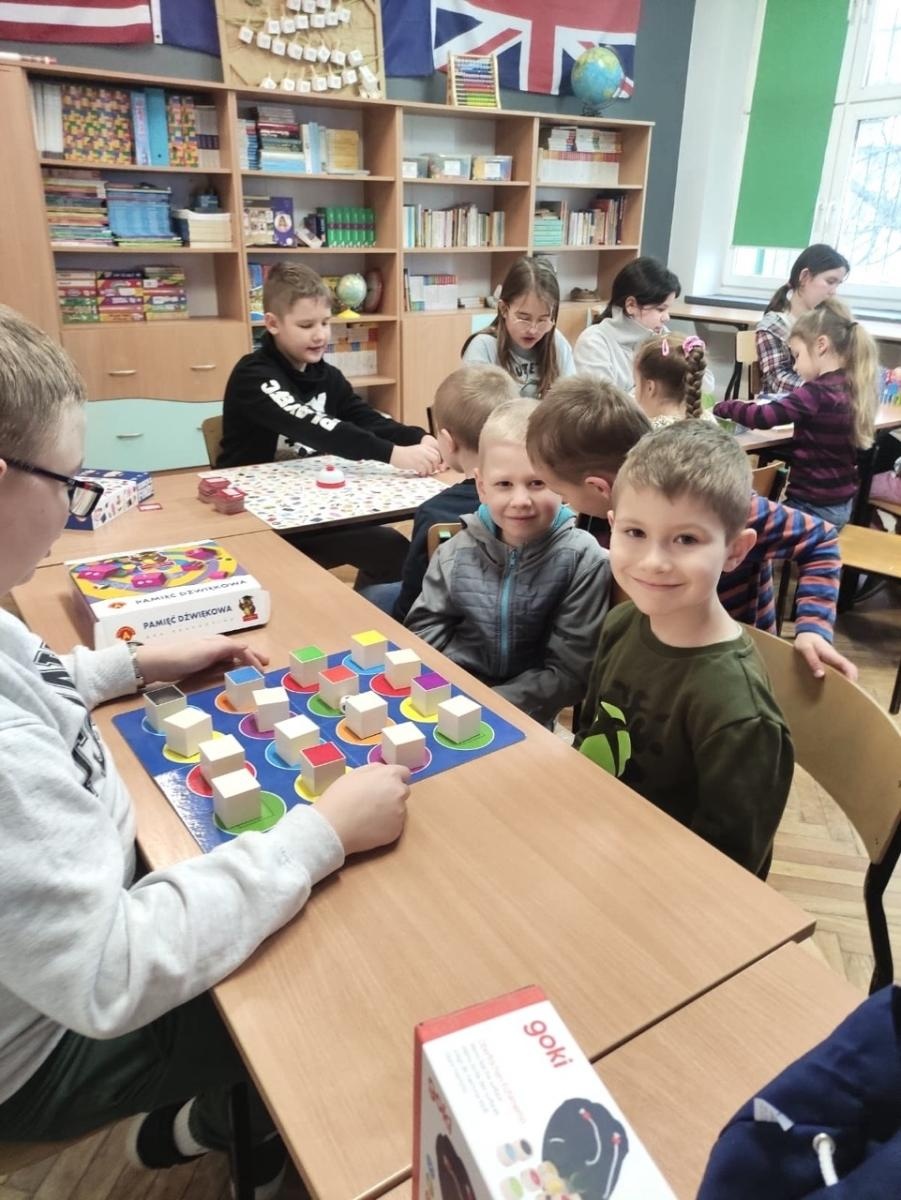 Zdjęcie w galerii na portalu naszraciborz.pl: Dni Otwarte w Szkole Podstawowej nr 13 – pierwszoklasiści poznali szkołę wiadomości z regionu