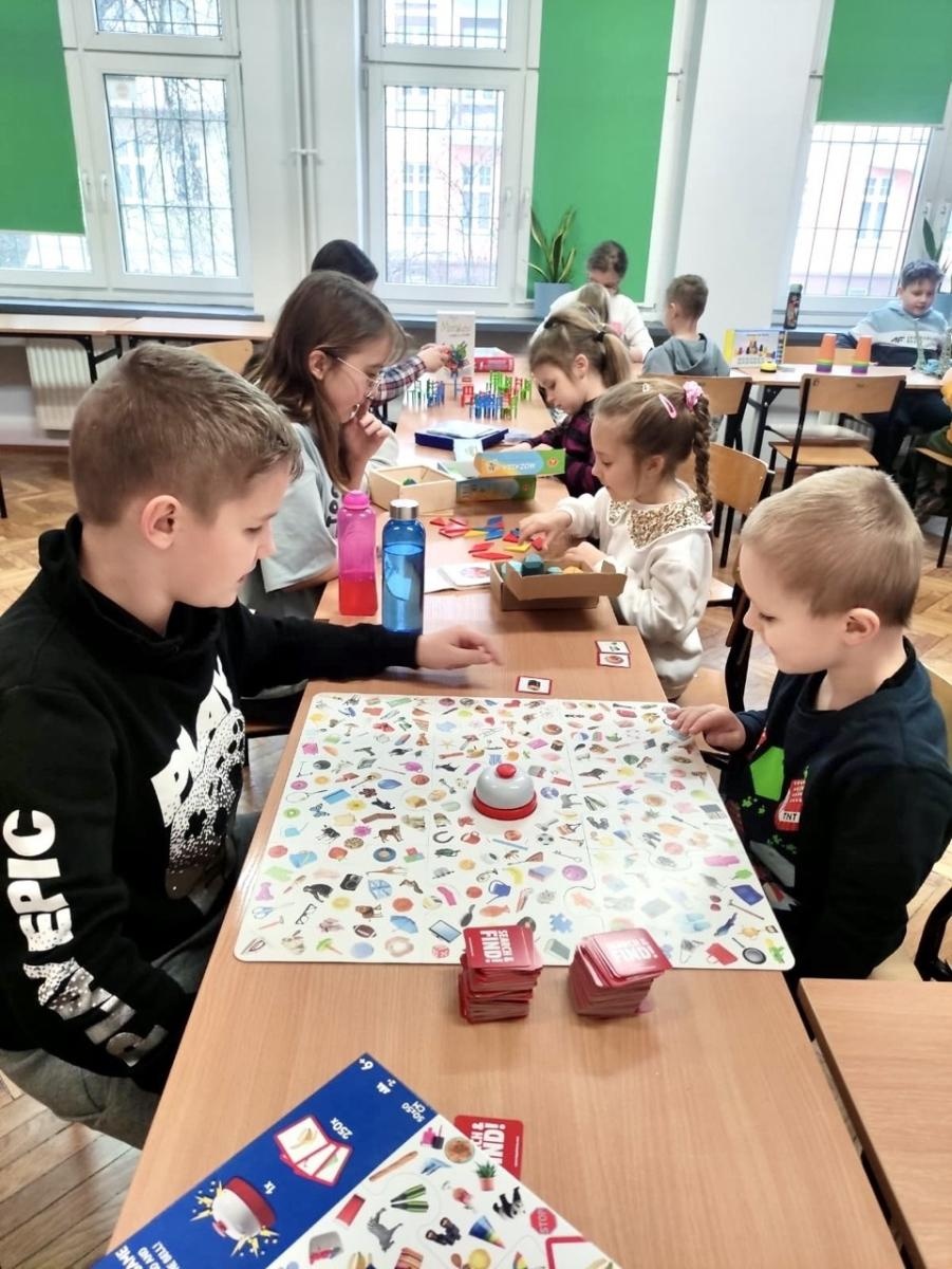 Zdjęcie w galerii na portalu naszraciborz.pl: Dni Otwarte w Szkole Podstawowej nr 13 – pierwszoklasiści poznali szkołę wiadomości z regionu