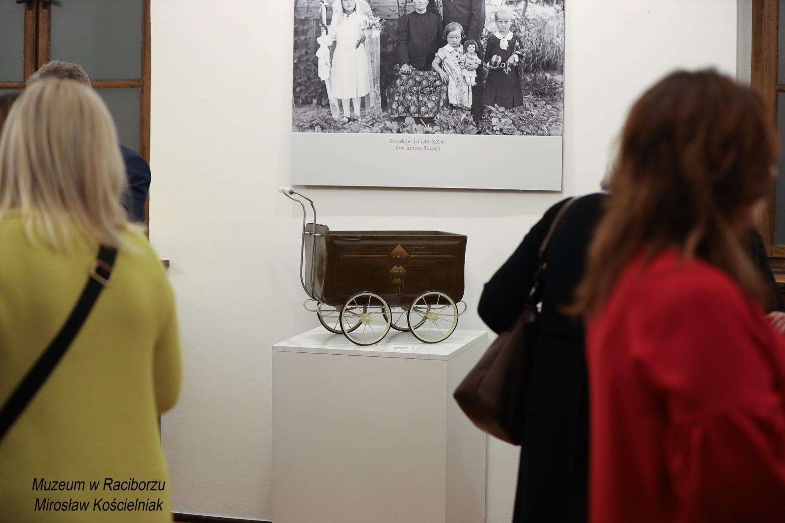 Zdjęcie w galerii na portalu naszraciborz.pl: Zabawki naszych dziadków – wyjątkowa wystawa w Muzeum wiadomości z regionu