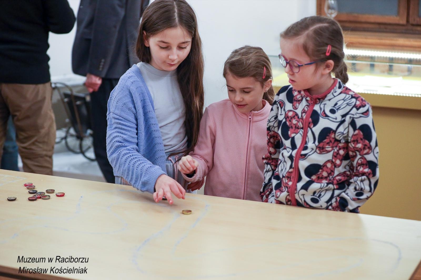 Zdjęcie w galerii na portalu naszraciborz.pl: Zabawki naszych dziadków – wyjątkowa wystawa w Muzeum wiadomości z regionu