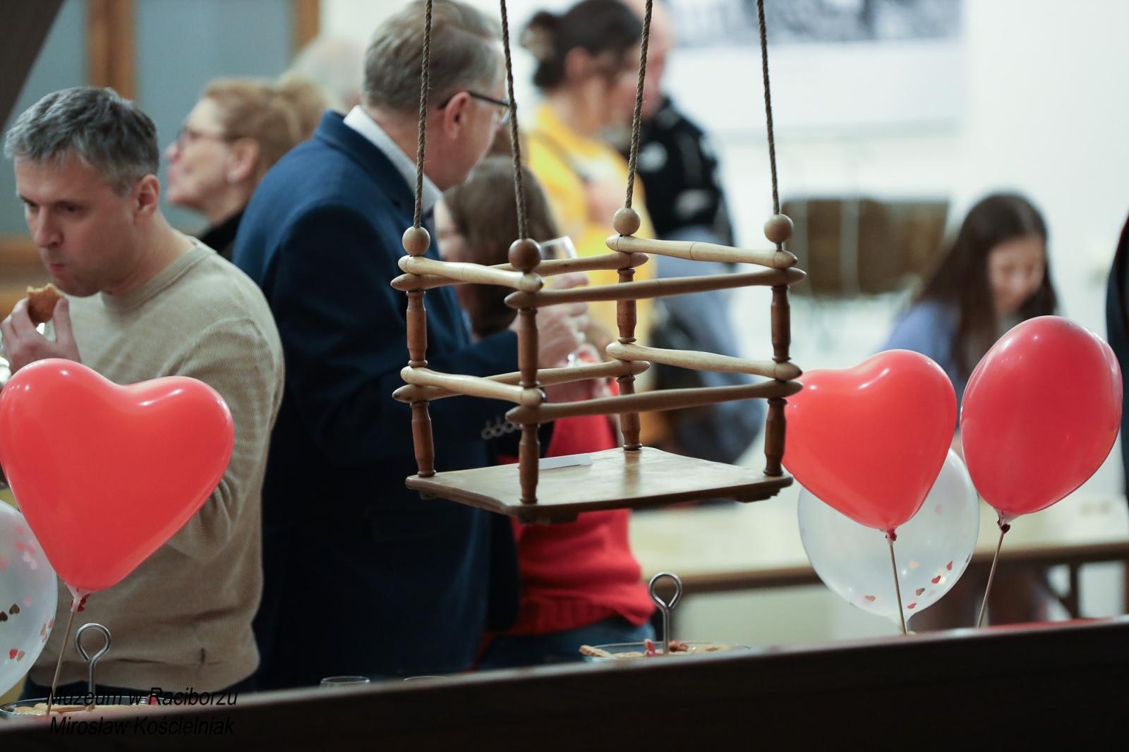 Zdjęcie w galerii na portalu naszraciborz.pl: Zabawki naszych dziadków – wyjątkowa wystawa w Muzeum wiadomości z regionu