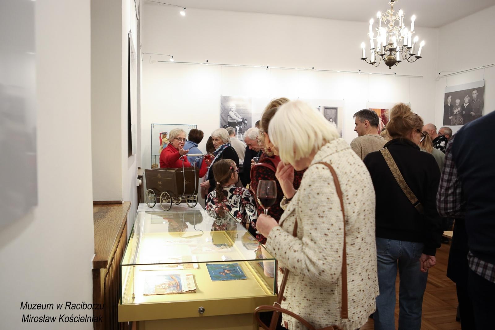 Zdjęcie w galerii na portalu naszraciborz.pl: Zabawki naszych dziadków – wyjątkowa wystawa w Muzeum wiadomości z regionu