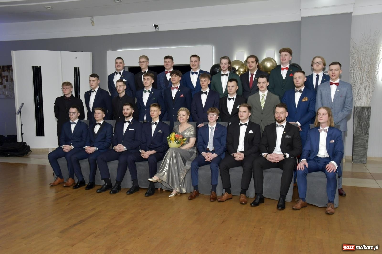 Zdjęcie w galerii na portalu naszraciborz.pl: Studniówka Mechanika - bawią się klasy 5b i 5d [FOTO i WIDEO] wiadomości z regionu