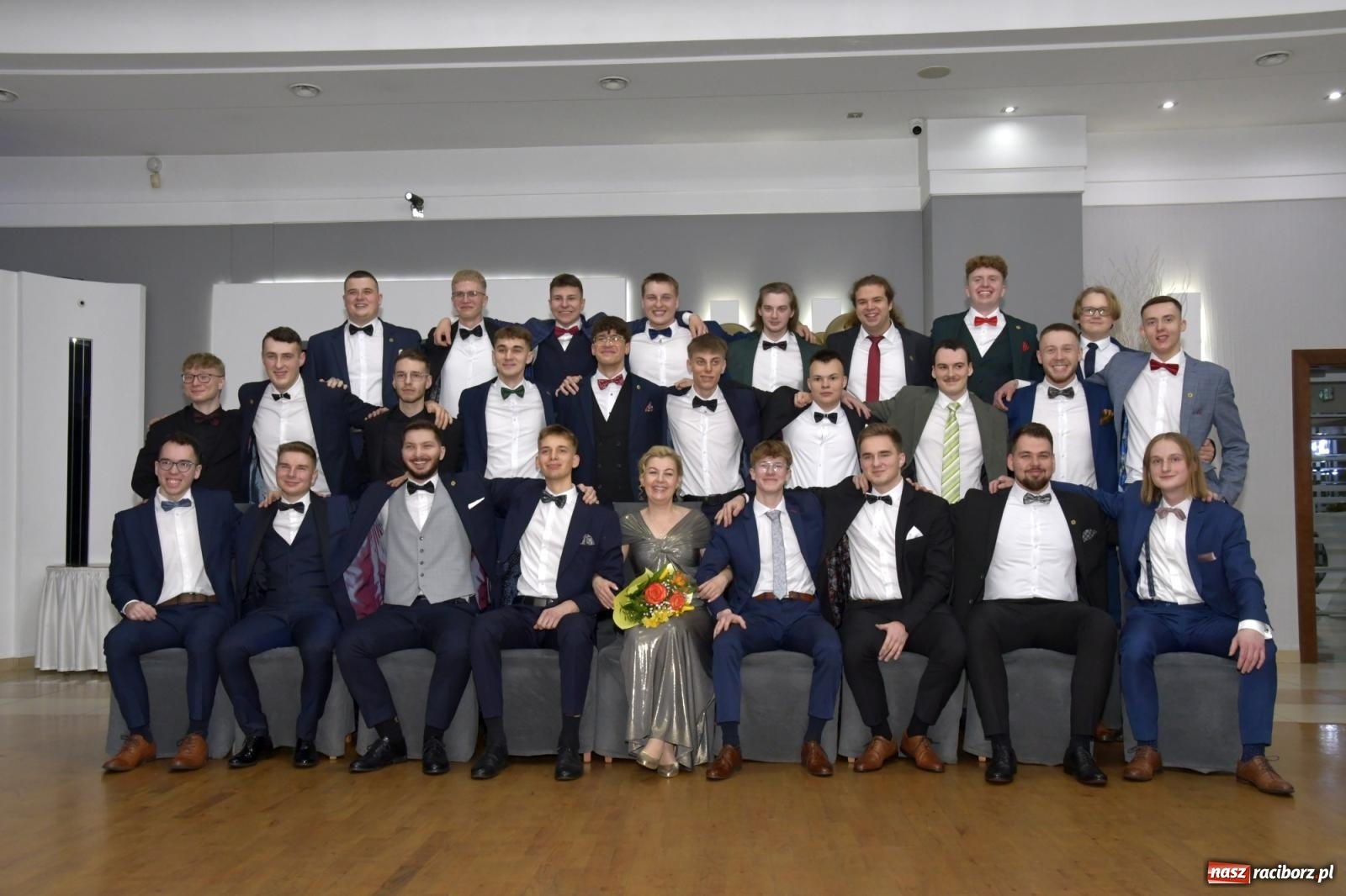 Zdjęcie w galerii na portalu naszraciborz.pl: Studniówka Mechanika - bawią się klasy 5b i 5d [FOTO i WIDEO] wiadomości z regionu