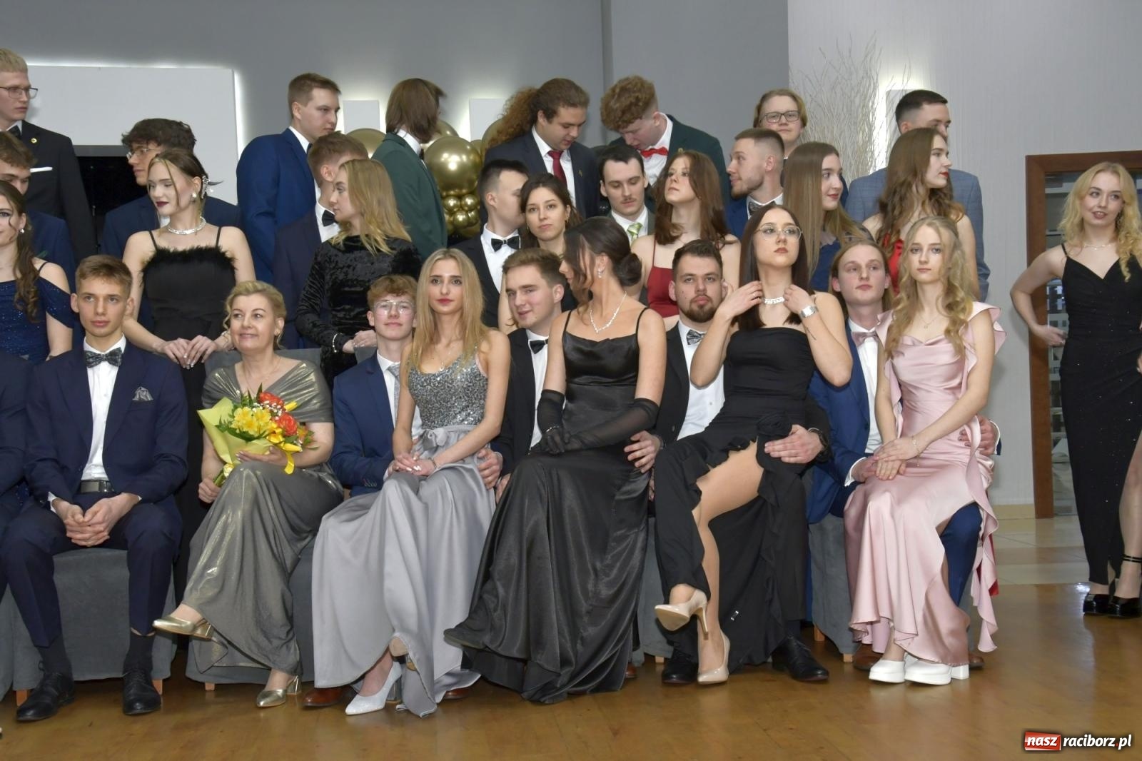 Zdjęcie w galerii na portalu naszraciborz.pl: Studniówka Mechanika - bawią się klasy 5b i 5d [FOTO i WIDEO] wiadomości z regionu