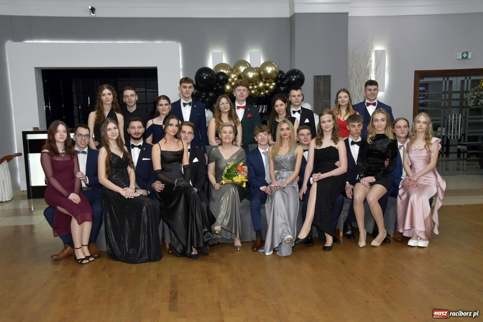 Zdjęcie w galerii na portalu naszraciborz.pl: Studniówka Mechanika - bawią się klasy 5b i 5d [FOTO i WIDEO] wiadomości z regionu