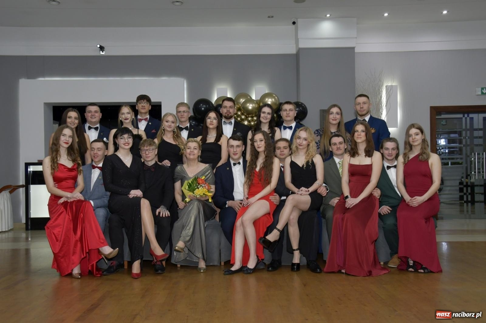 Zdjęcie w galerii na portalu naszraciborz.pl: Studniówka Mechanika - bawią się klasy 5b i 5d [FOTO i WIDEO] wiadomości z regionu