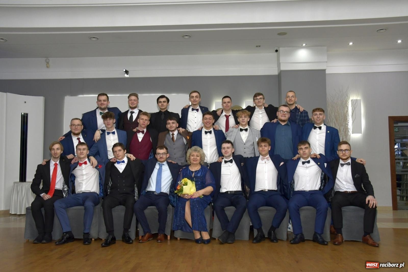 Zdjęcie w galerii na portalu naszraciborz.pl: Studniówka Mechanika - bawią się klasy 5b i 5d [FOTO i WIDEO] wiadomości z regionu