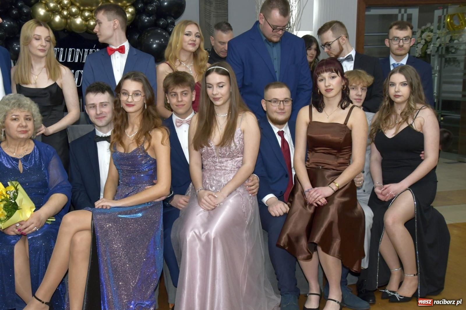 Zdjęcie w galerii na portalu naszraciborz.pl: Studniówka Mechanika - bawią się klasy 5b i 5d [FOTO i WIDEO] wiadomości z regionu