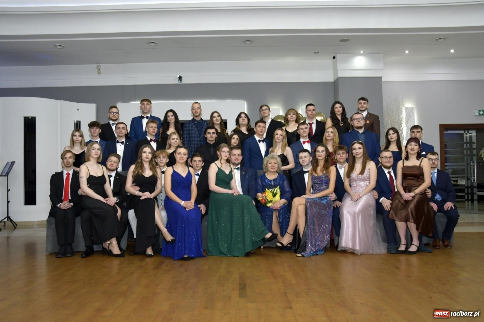 Zdjęcie w galerii na portalu naszraciborz.pl: Studniówka Mechanika - bawią się klasy 5b i 5d [FOTO i WIDEO] wiadomości z regionu