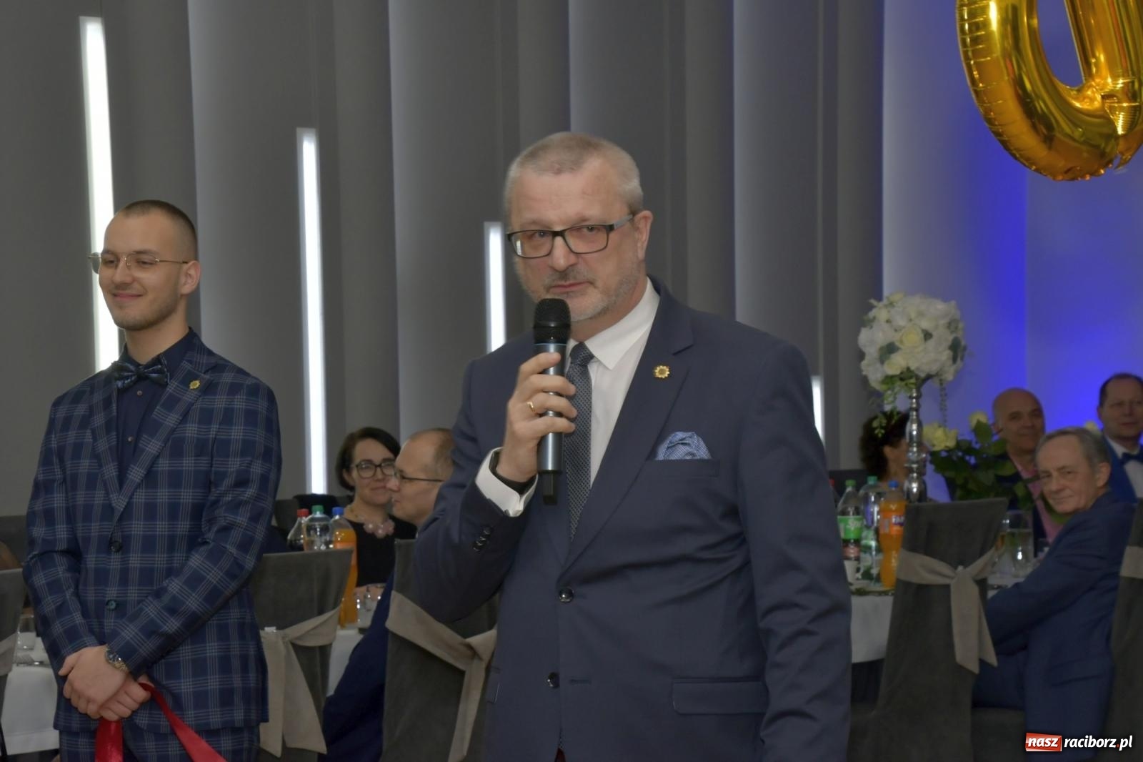 Zdjęcie w galerii na portalu naszraciborz.pl: Studniówka Mechanika - bawią się klasy 5b i 5d [FOTO i WIDEO] wiadomości z regionu