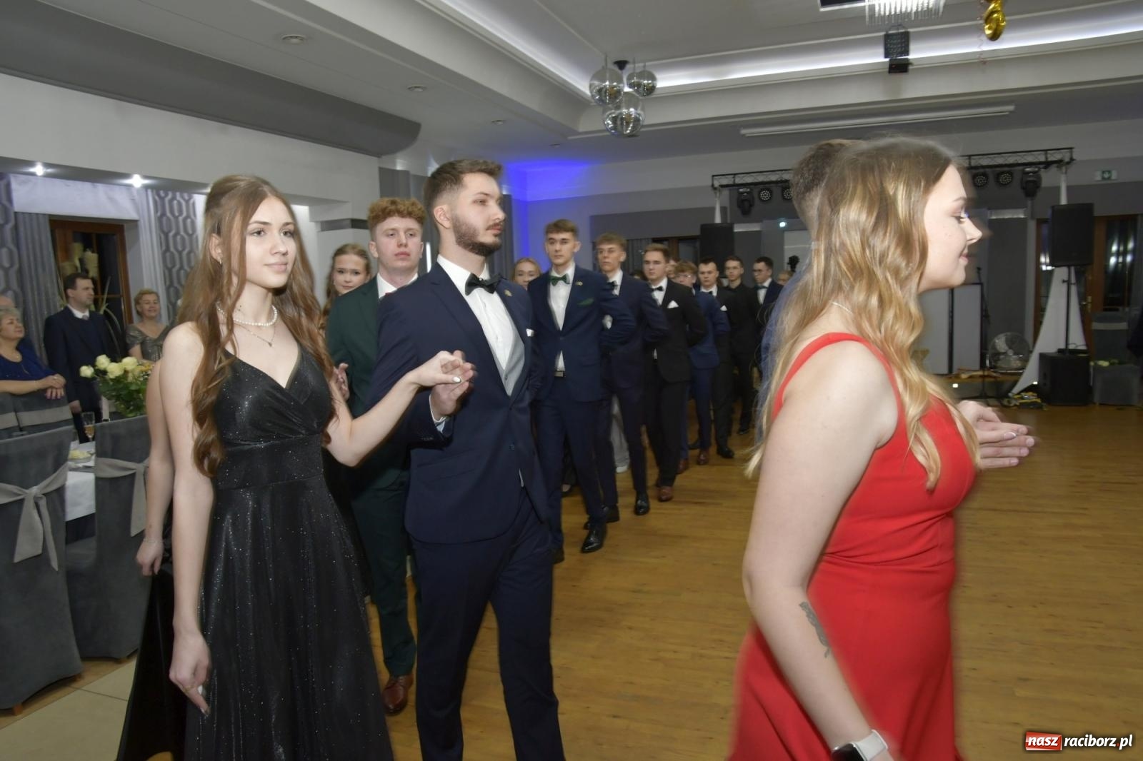 Zdjęcie w galerii na portalu naszraciborz.pl: Studniówka Mechanika - bawią się klasy 5b i 5d [FOTO i WIDEO] wiadomości z regionu