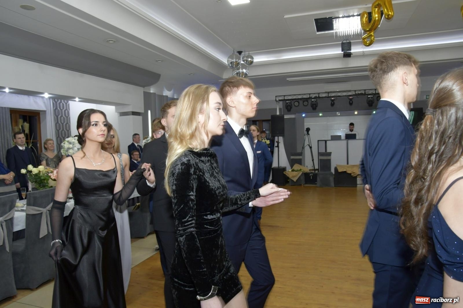 Zdjęcie w galerii na portalu naszraciborz.pl: Studniówka Mechanika - bawią się klasy 5b i 5d [FOTO i WIDEO] wiadomości z regionu