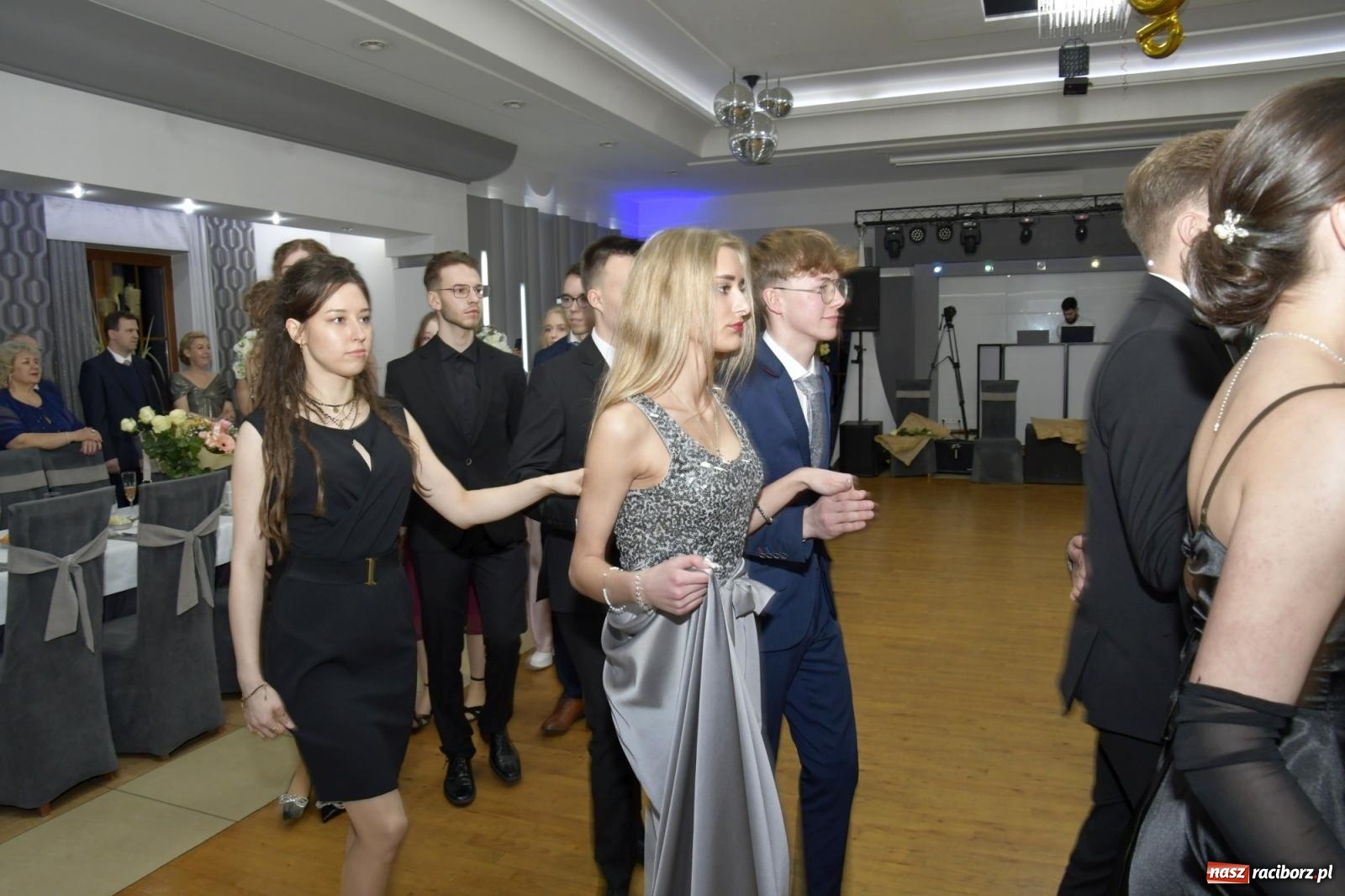 Zdjęcie w galerii na portalu naszraciborz.pl: Studniówka Mechanika - bawią się klasy 5b i 5d [FOTO i WIDEO] wiadomości z regionu