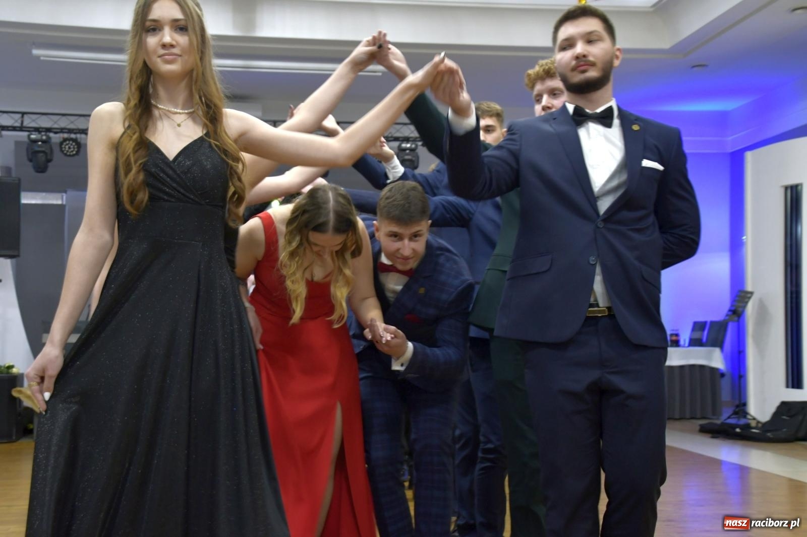 Zdjęcie w galerii na portalu naszraciborz.pl: Studniówka Mechanika - bawią się klasy 5b i 5d [FOTO i WIDEO] wiadomości z regionu