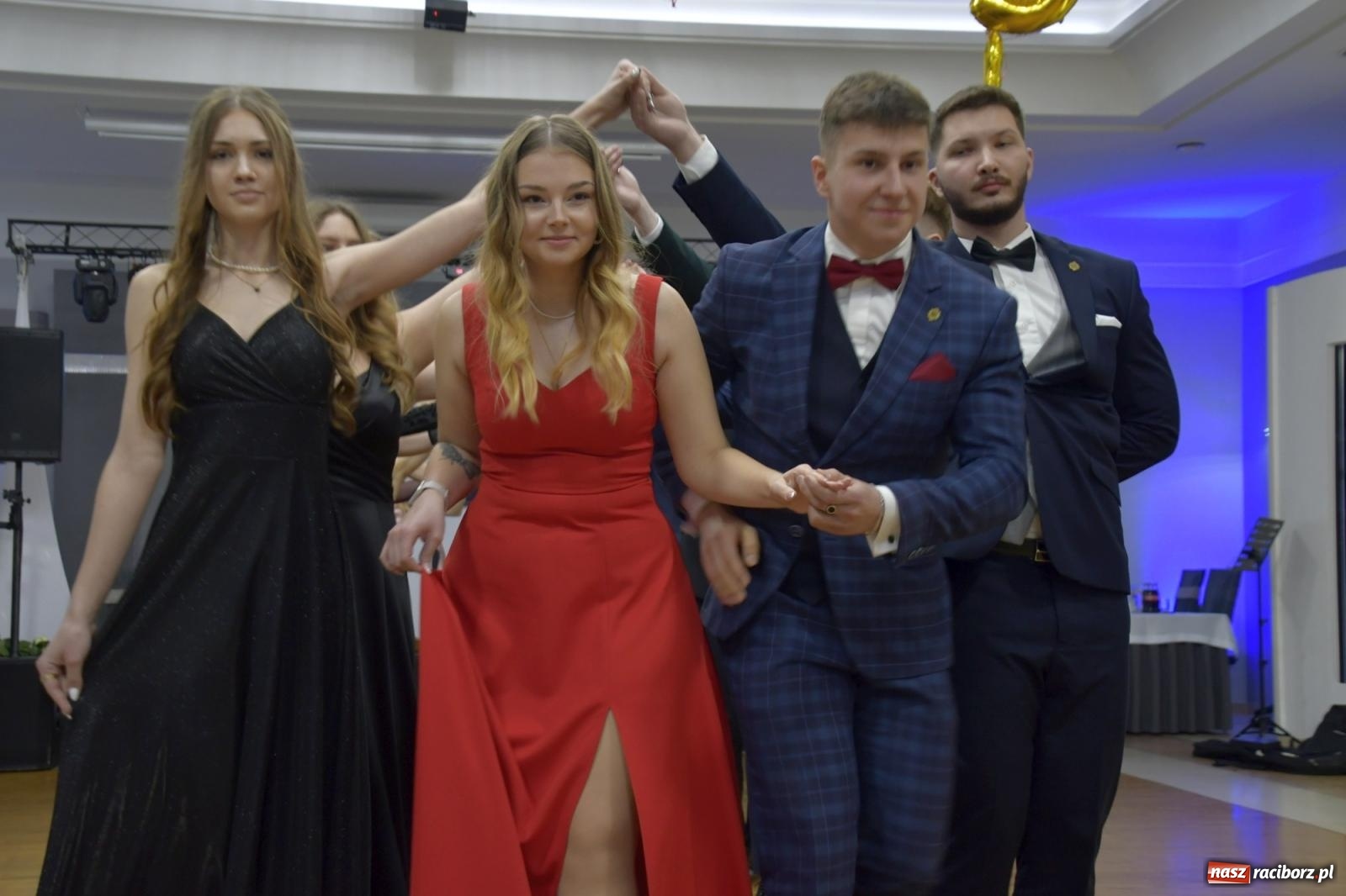 Zdjęcie w galerii na portalu naszraciborz.pl: Studniówka Mechanika - bawią się klasy 5b i 5d [FOTO i WIDEO] wiadomości z regionu