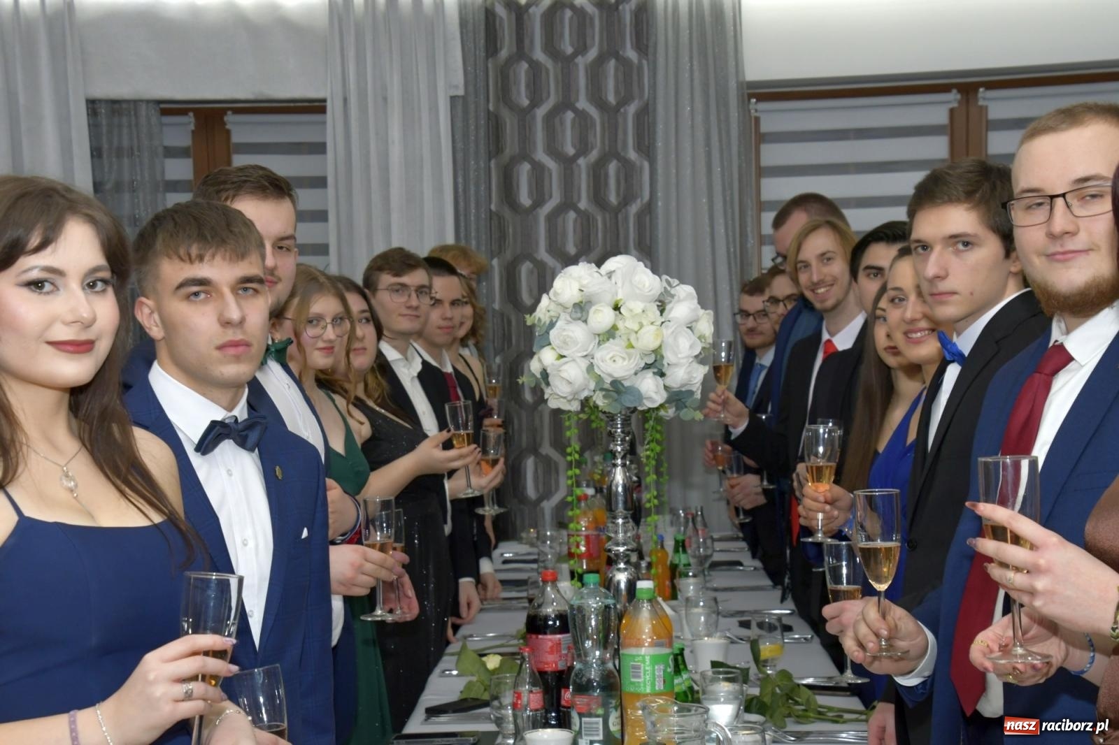 Zdjęcie w galerii na portalu naszraciborz.pl: Studniówka Mechanika - bawią się klasy 5b i 5d [FOTO i WIDEO] wiadomości z regionu