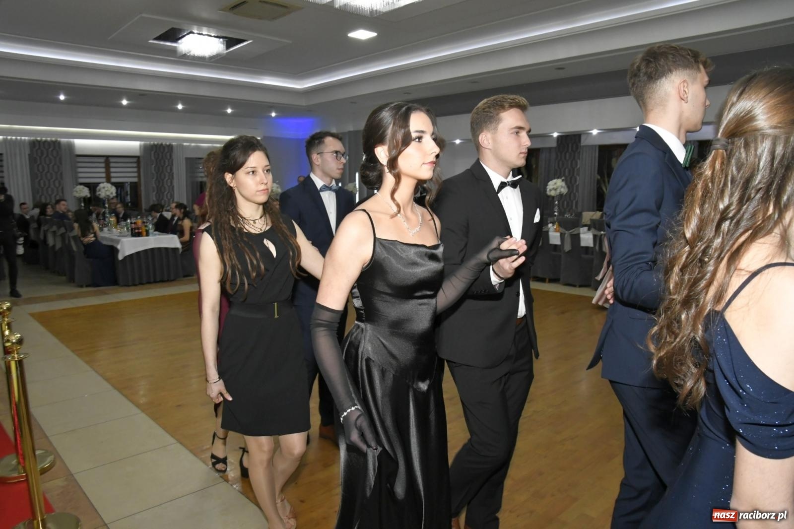 Zdjęcie w galerii na portalu naszraciborz.pl: Studniówka Mechanika - bawią się klasy 5b i 5d [FOTO i WIDEO] wiadomości z regionu