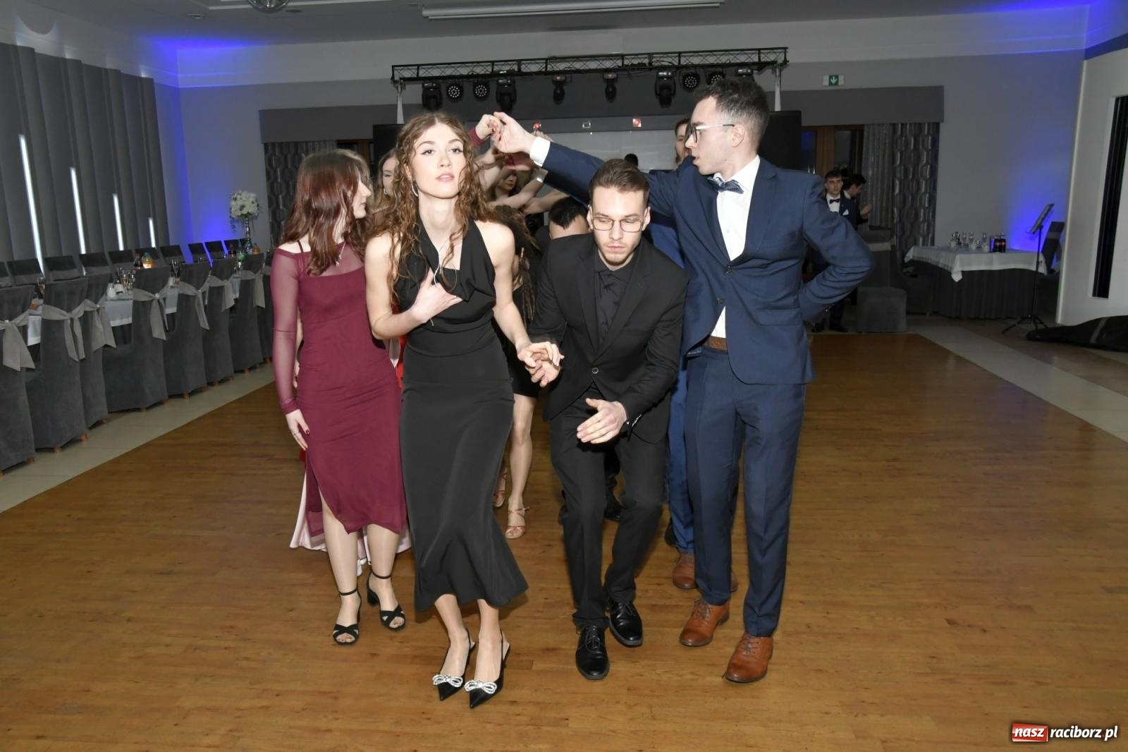 Zdjęcie w galerii na portalu naszraciborz.pl: Studniówka Mechanika - bawią się klasy 5b i 5d [FOTO i WIDEO] wiadomości z regionu