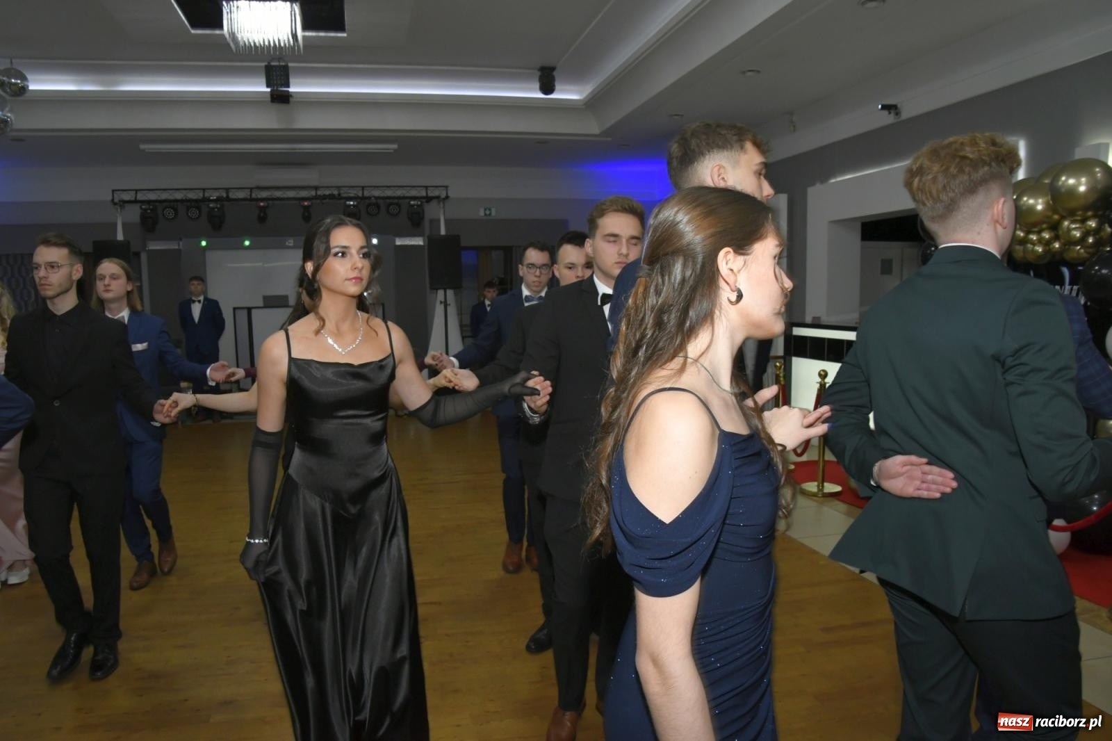 Zdjęcie w galerii na portalu naszraciborz.pl: Studniówka Mechanika - bawią się klasy 5b i 5d [FOTO i WIDEO] wiadomości z regionu