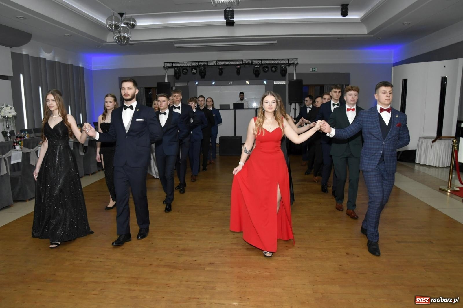 Zdjęcie w galerii na portalu naszraciborz.pl: Studniówka Mechanika - bawią się klasy 5b i 5d [FOTO i WIDEO] wiadomości z regionu