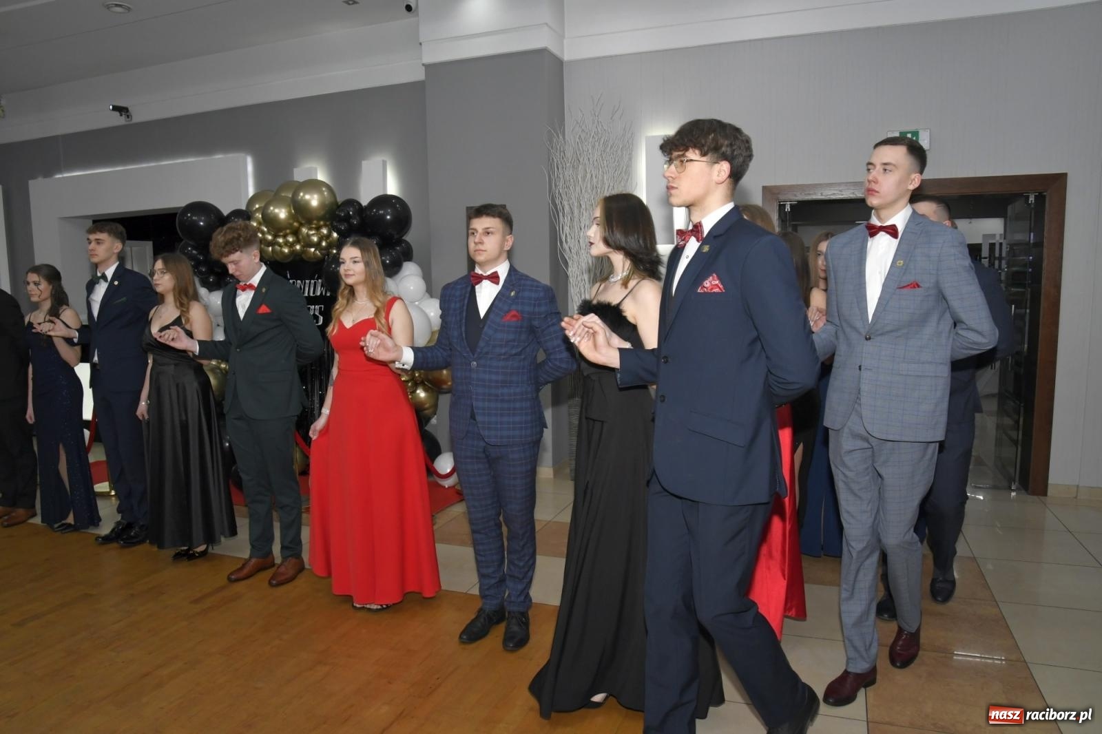 Zdjęcie w galerii na portalu naszraciborz.pl: Studniówka Mechanika - bawią się klasy 5b i 5d [FOTO i WIDEO] wiadomości z regionu