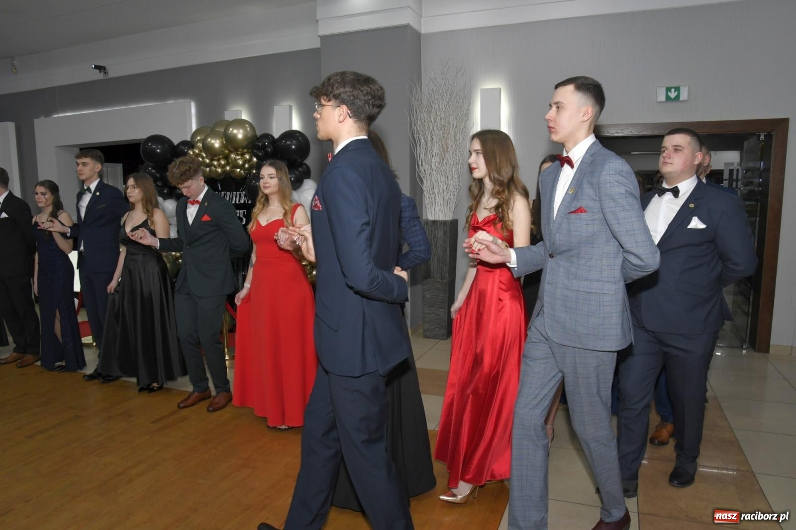 Zdjęcie w galerii na portalu naszraciborz.pl: Studniówka Mechanika - bawią się klasy 5b i 5d [FOTO i WIDEO] wiadomości z regionu