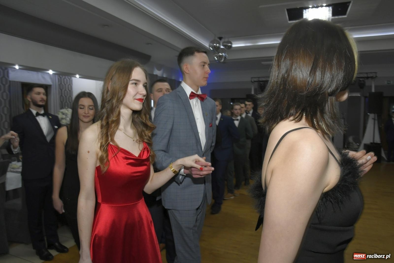 Zdjęcie w galerii na portalu naszraciborz.pl: Studniówka Mechanika - bawią się klasy 5b i 5d [FOTO i WIDEO] wiadomości z regionu